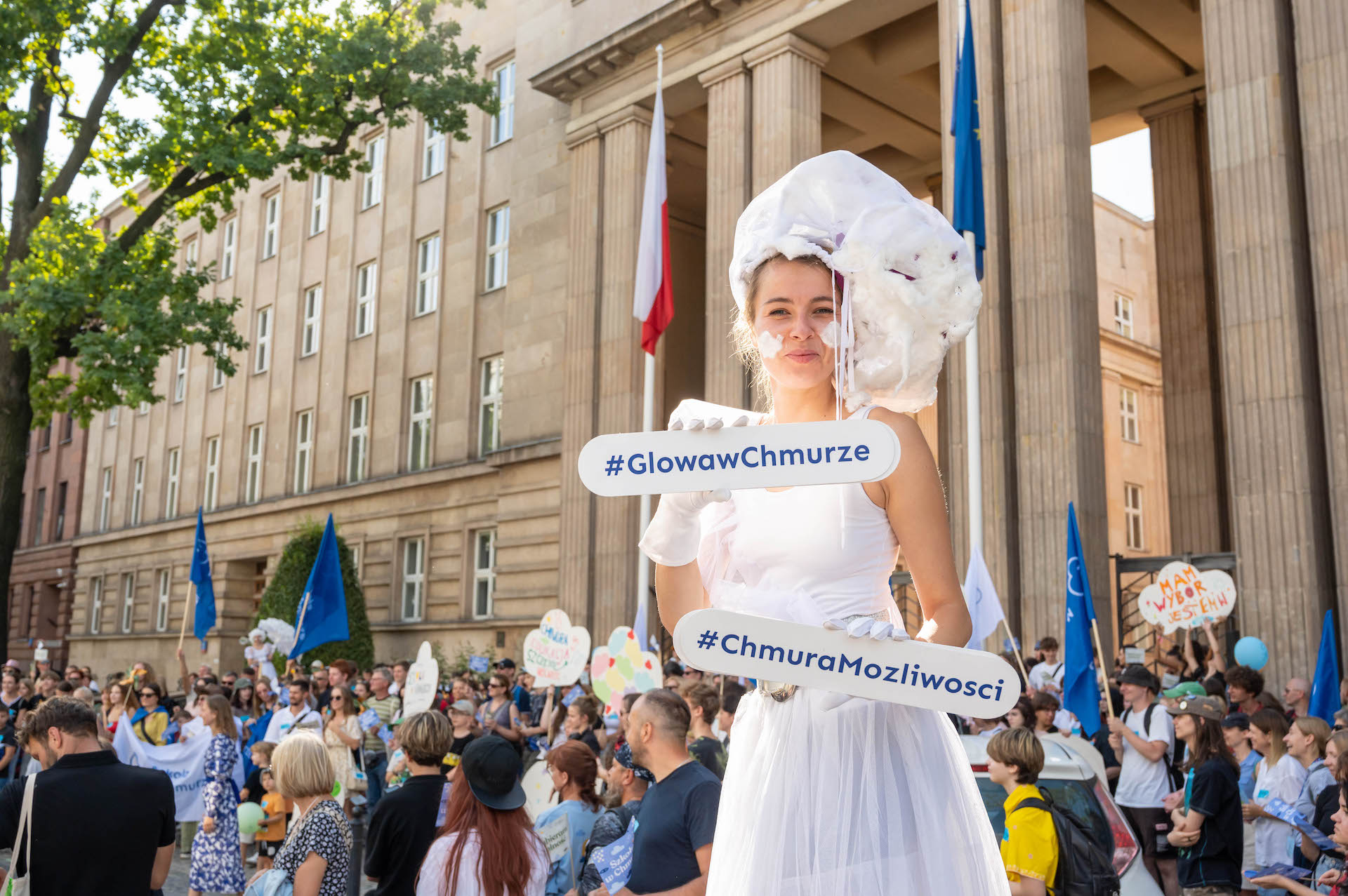 Wolność, równość, edukacja! Samba i tysiące kolorowych chmurek przed MEN